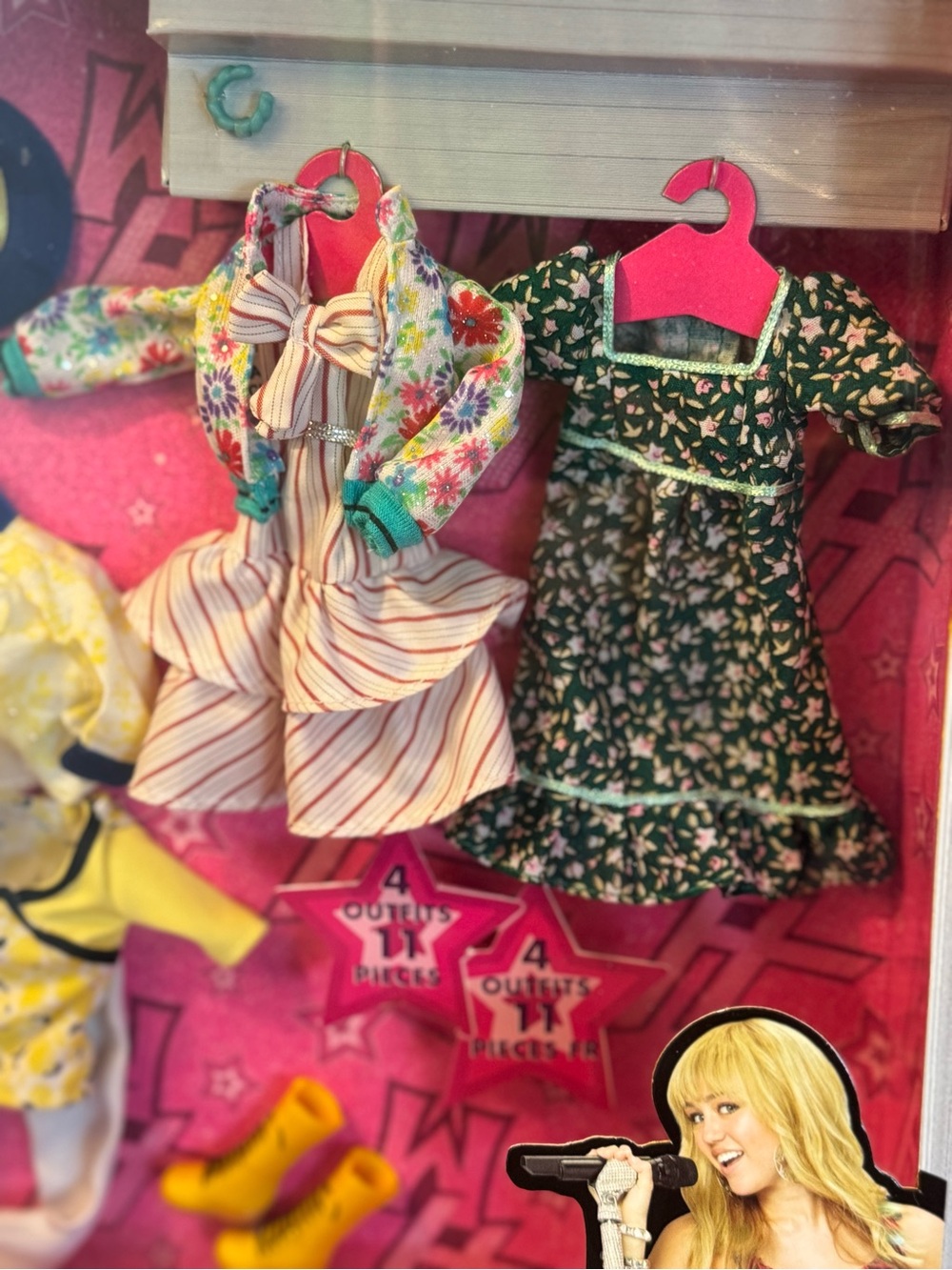Hannah Montana Wardrobe Doll with 4 Iconic Hannah Montana: The Movie Outfits - Picture 3 of 8